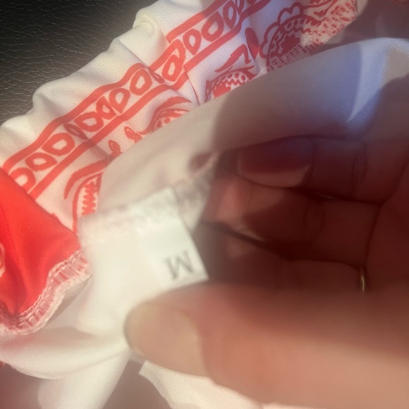 Medium size , 2 piece suit , never worn brand new !! - Picture 3 of 3